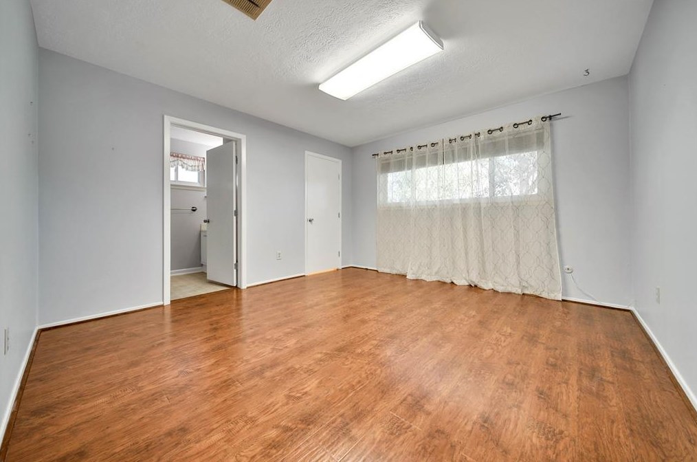 10858 Radford Ln, Houston TX  77099-4723 exterior