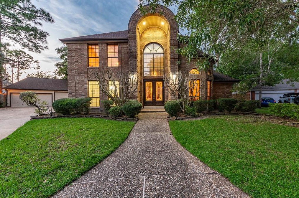 15707 Pinewood Cove Dr, Houston, TX 77062