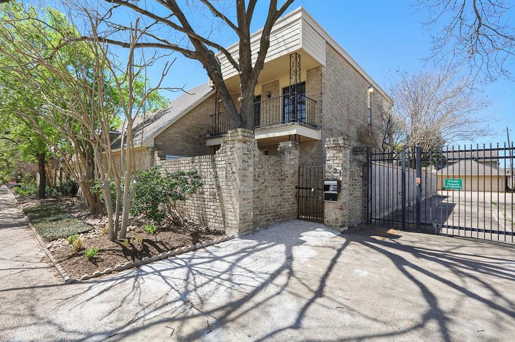 631 Pinesap Dr, Houston, TX 77079-6432