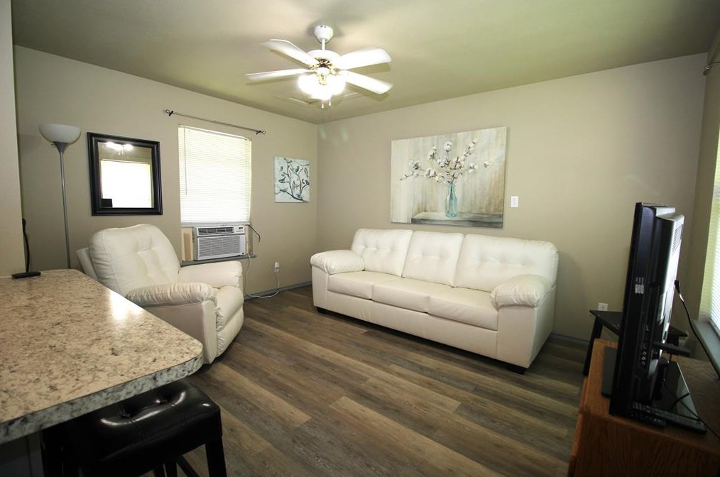 609 Abell St, Dinsmore, TX 77488