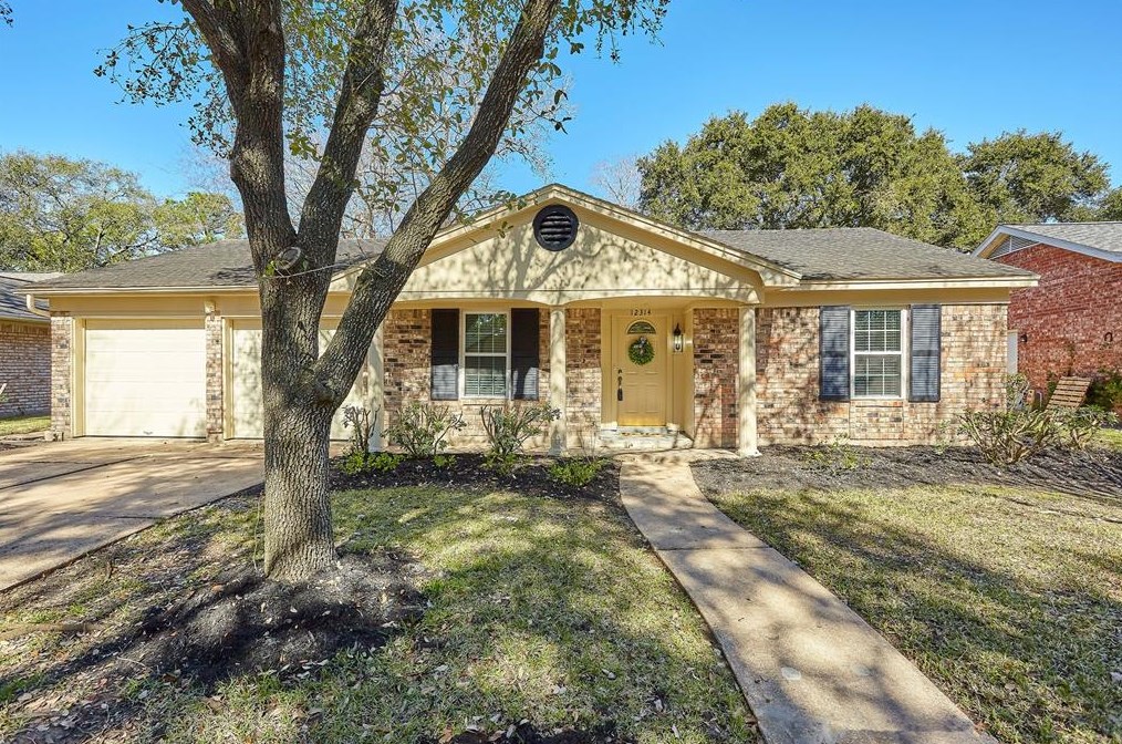 12314 Whittington Dr, Houston, TX 77077