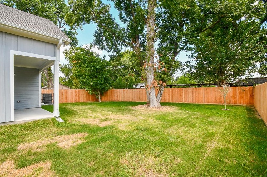 1050 Ellington St, Houston TX  77088-4516 exterior