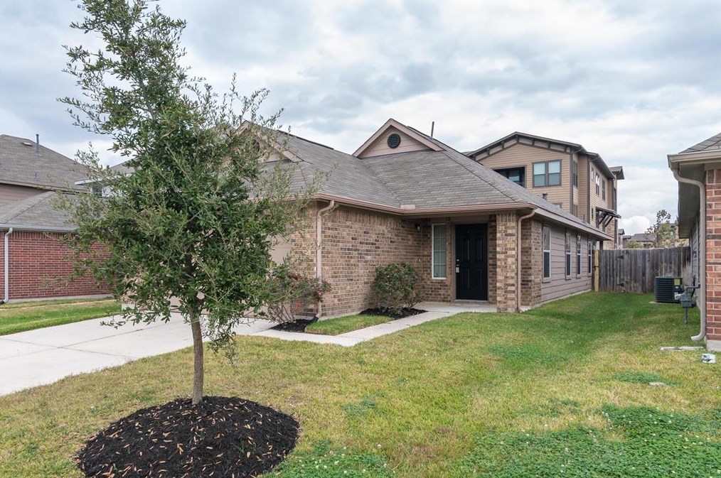 5706 Plantation Forest Dr, Katy, TX 77449-1574