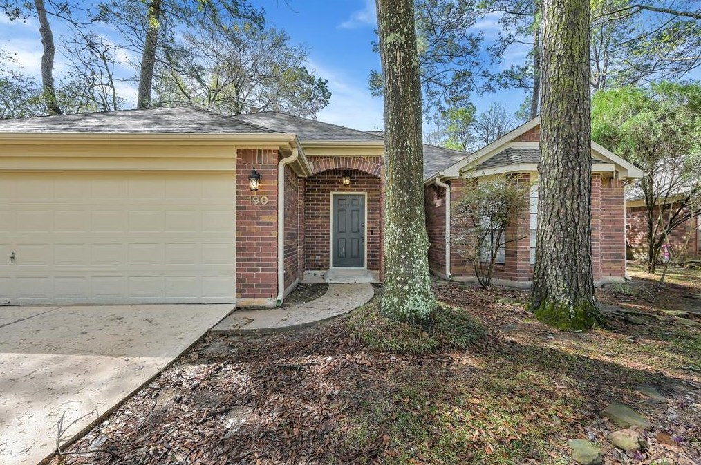 190 N Village Knoll Cir, Spring, TX 77381