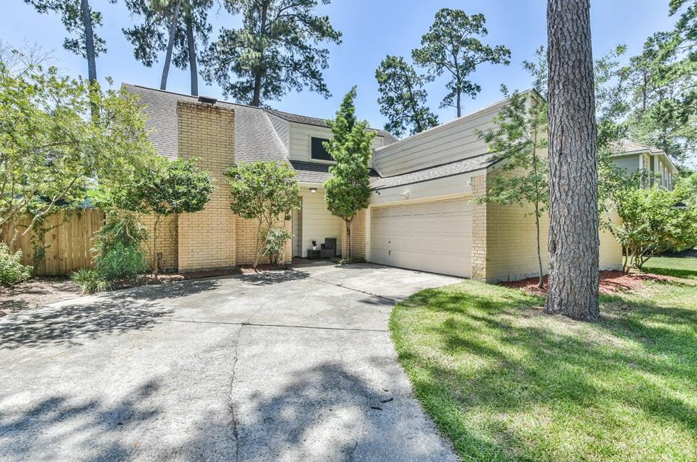 25027 Barmby Dr, Spring, TX 77389-3259