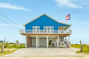 998 Austin Dr, Gilchrist, TX 77617 - Photo 2