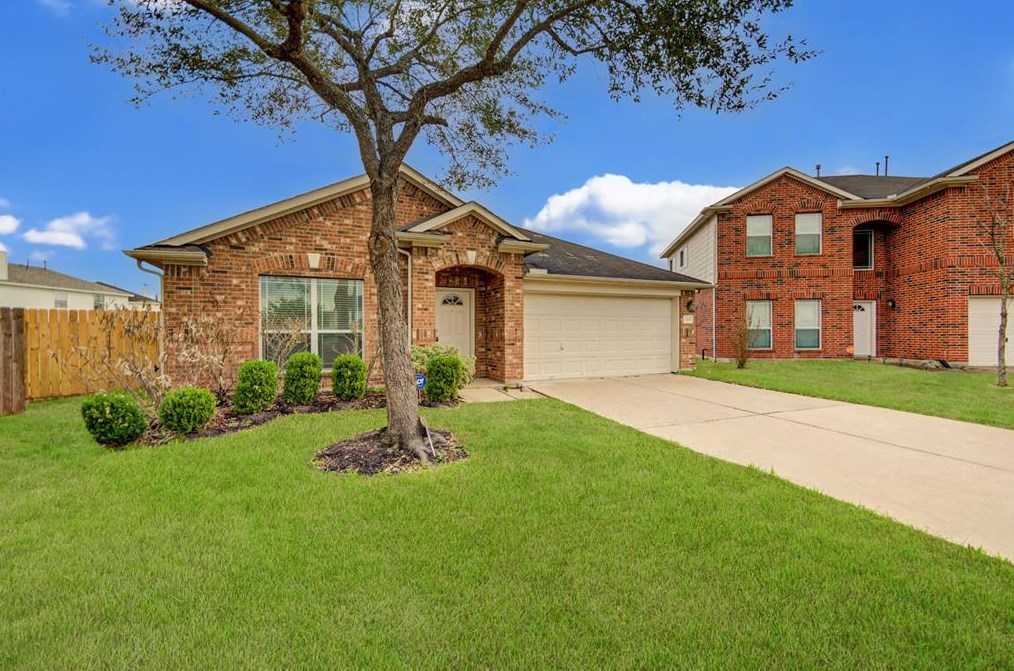 2406 Grove View Tr, Fresno, TX 77545