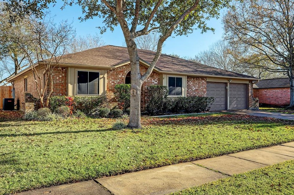 17223 Heritage Bay Dr, Houston, TX 77598-3016
