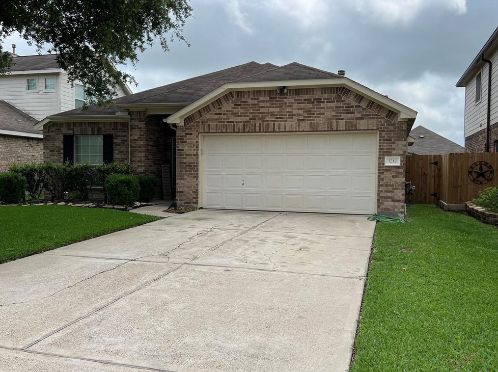 3210 Blue Bonnet Dr, Texas City, TX 77591