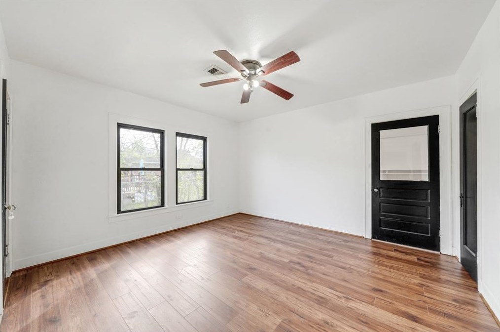 7010 Kinney, Houston TX  77087-4302 exterior