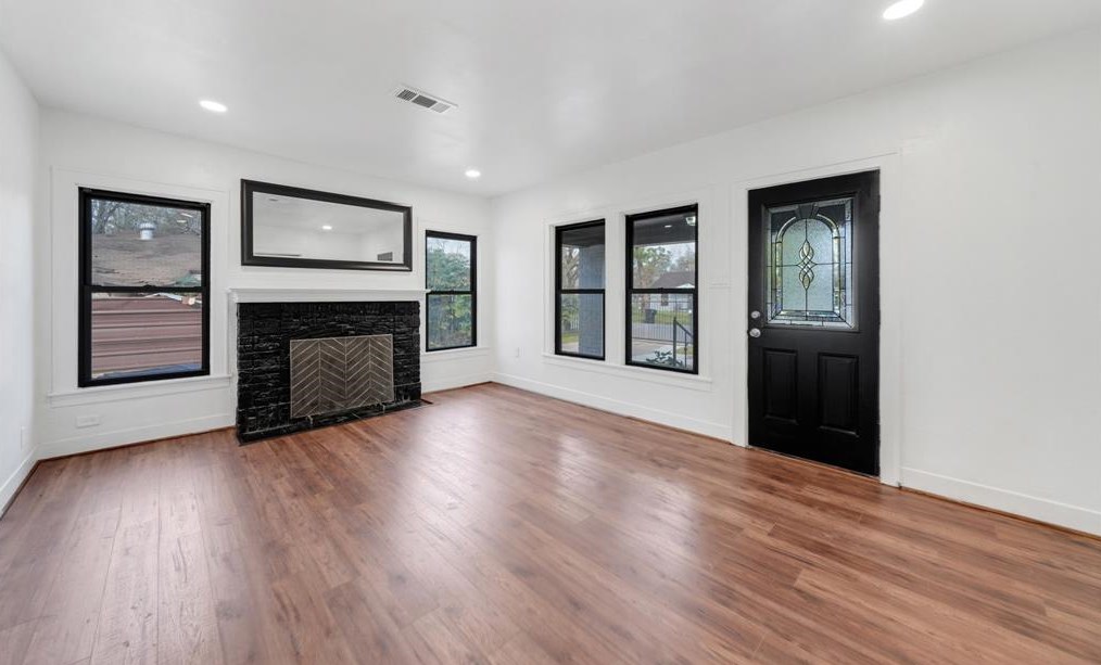 7010 Kinney St, Houston, TX 77087-4330