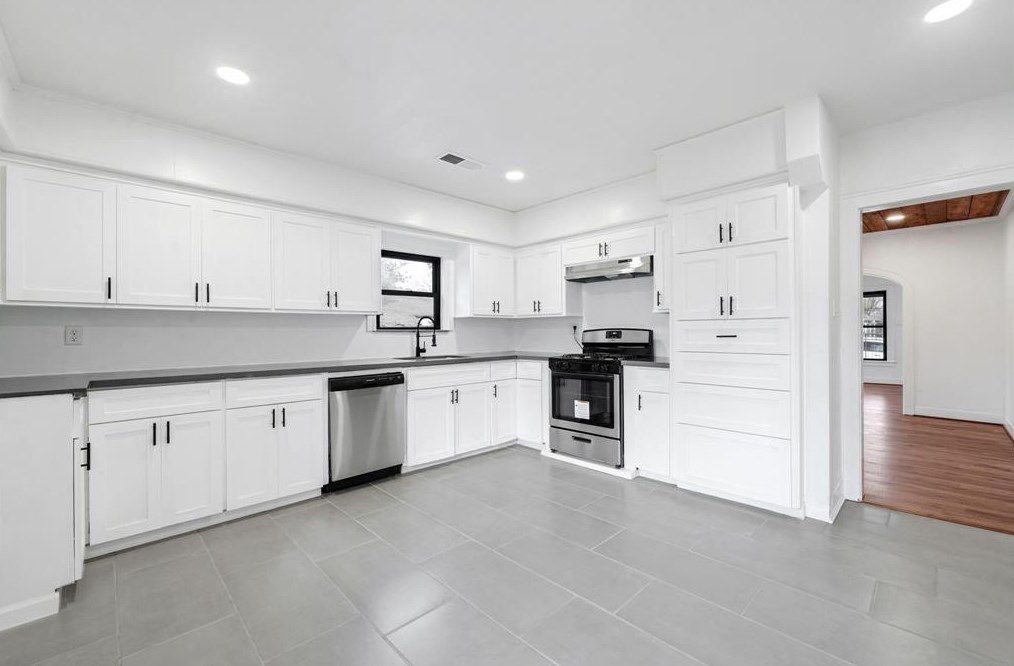 7010 Kinney St, Houston TX  77087-4330 exterior