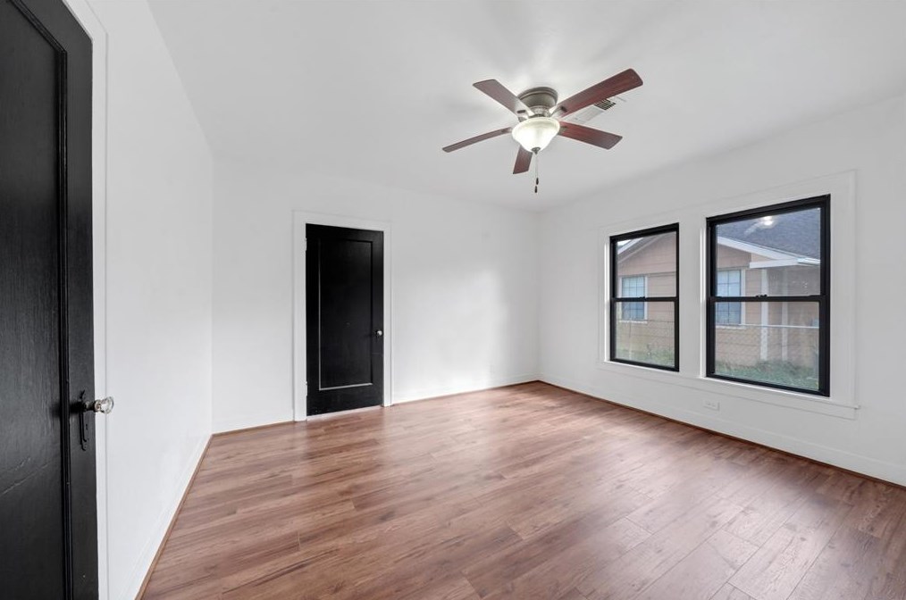 7010 Kinney, Houston TX  77087-4302 exterior