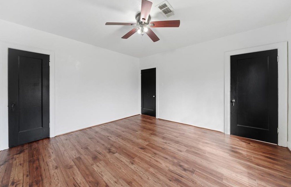 7010 Kinney, Houston TX  77087-4302 exterior