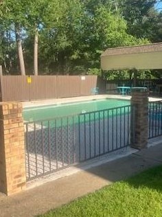 2521 Crosstimbers St, Huntsville TX  77320-3400 exterior