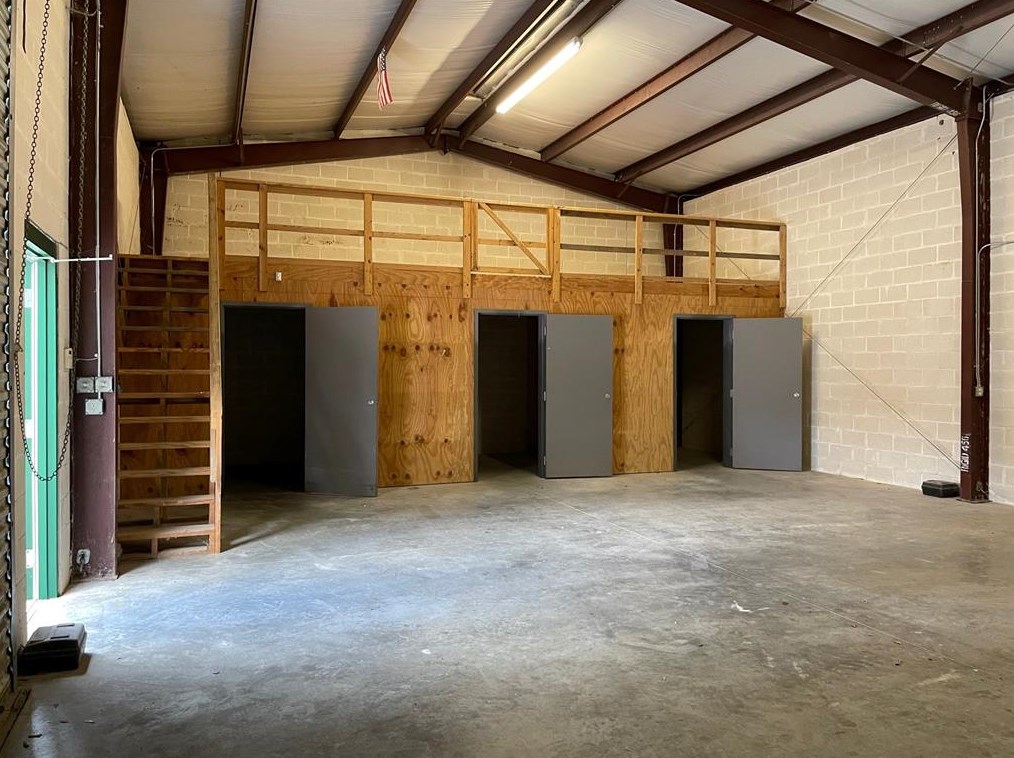 1527 Antoine Dr, Houston TX  77055-5101 exterior