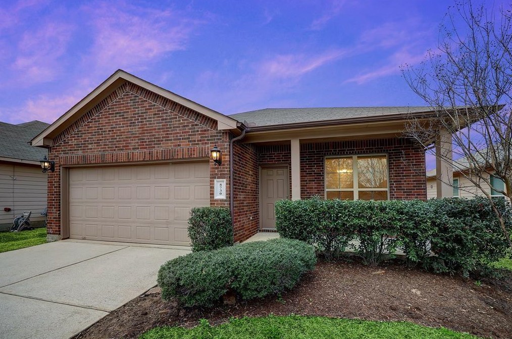 8730 Sunrise Canter Dr, Tomball, TX 77375