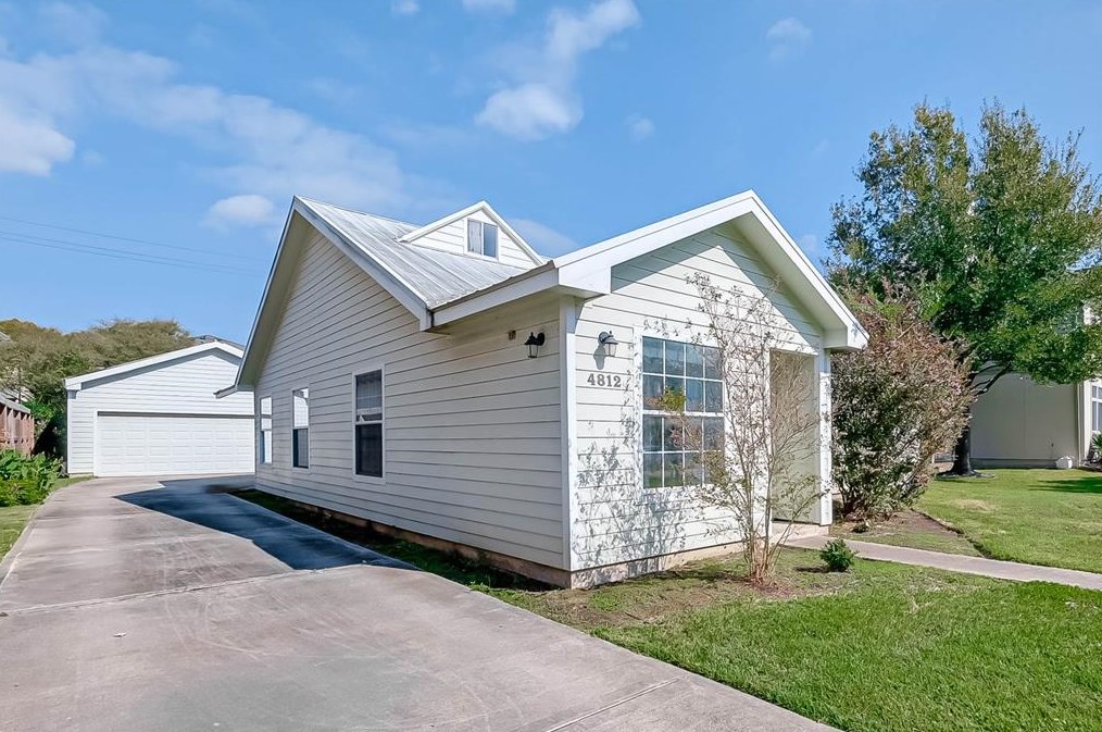 4812 Beech St, Bellaire, TX 77401