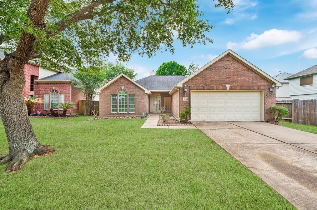 8747 Pleasantbrook Dr, Houston, TX 77095