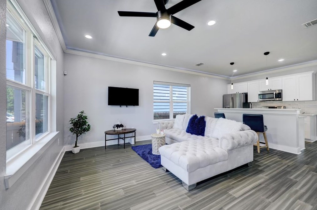 1847 Dewalt St, Houston, TX 77088