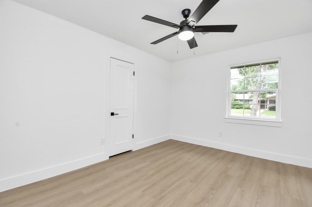 8002 Mullins Dr, Houston TX  77081-7414 exterior