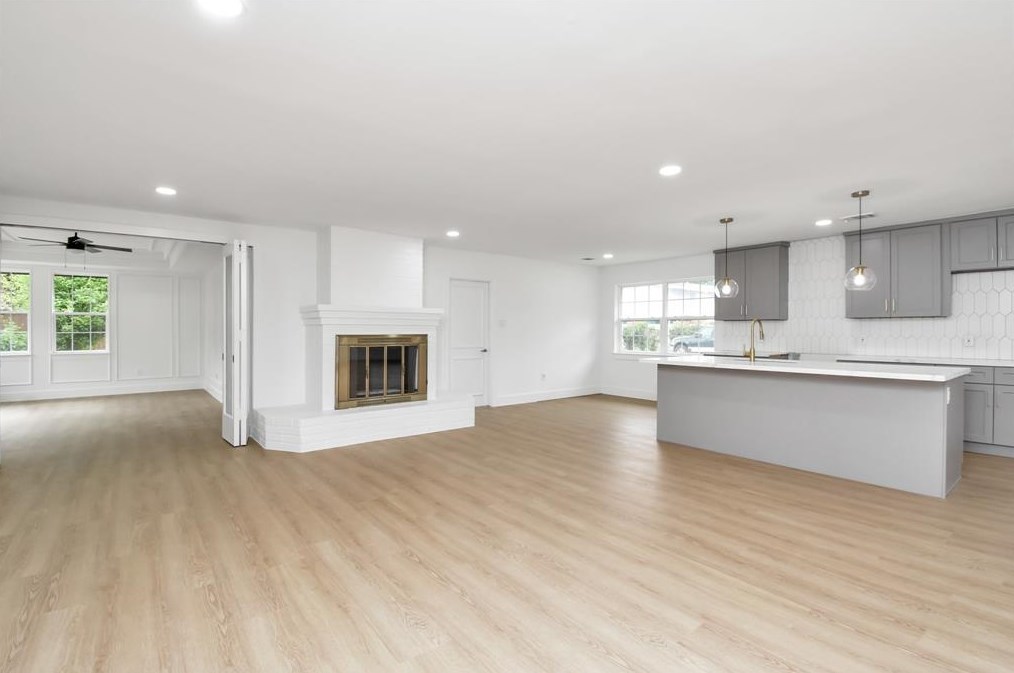 8002 Mullins Dr, Houston TX  77081-7414 exterior