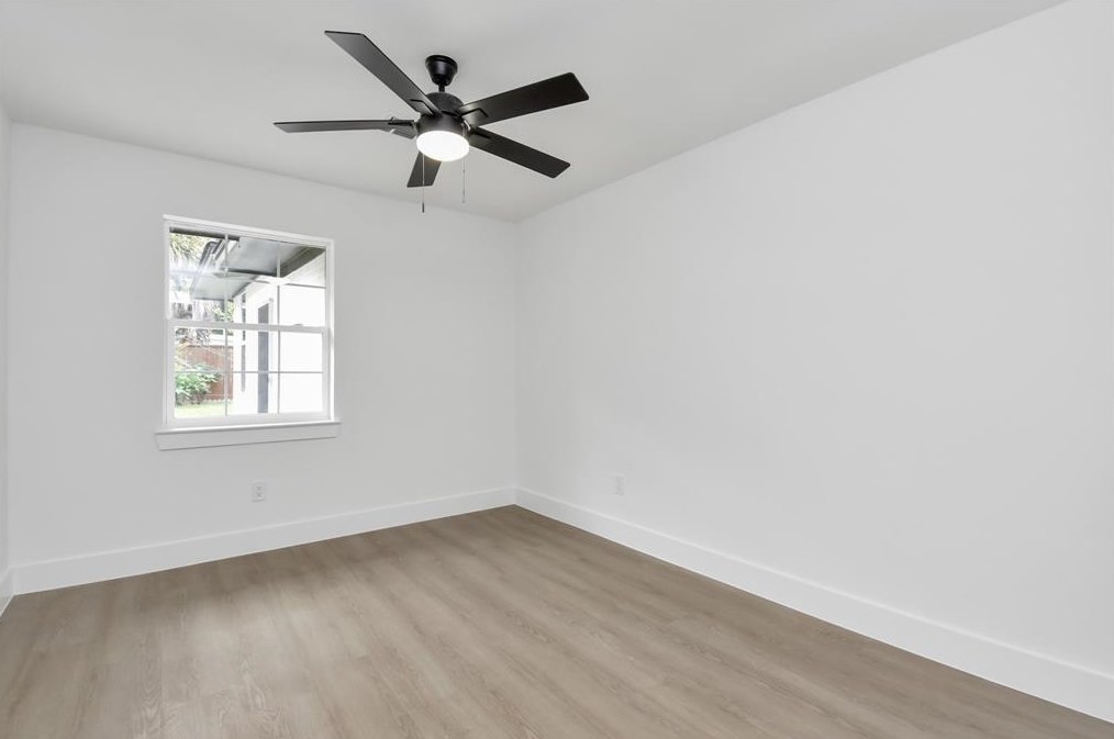 8002 Mullins Dr, Houston TX  77081-7414 exterior