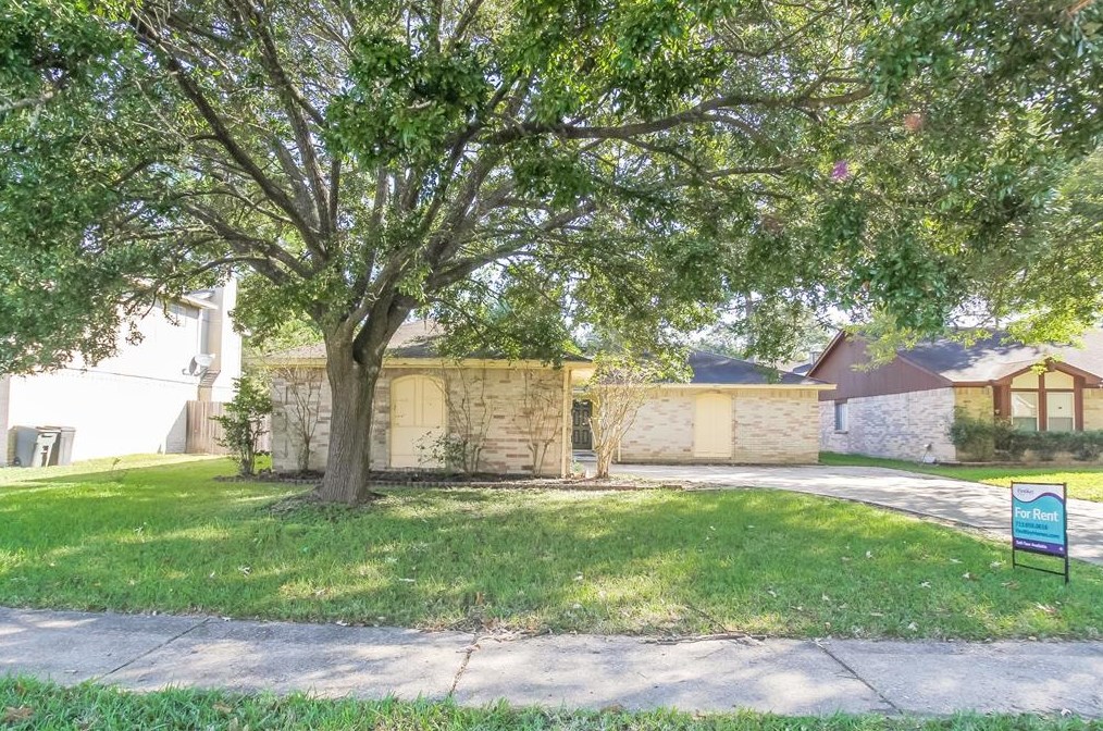 18822 Pine Trace Ct, Humble, TX 77346