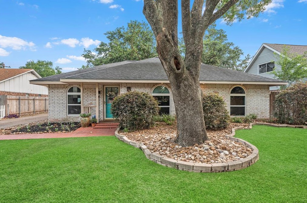 6010 Acorn St, Houston, TX 77092-3312