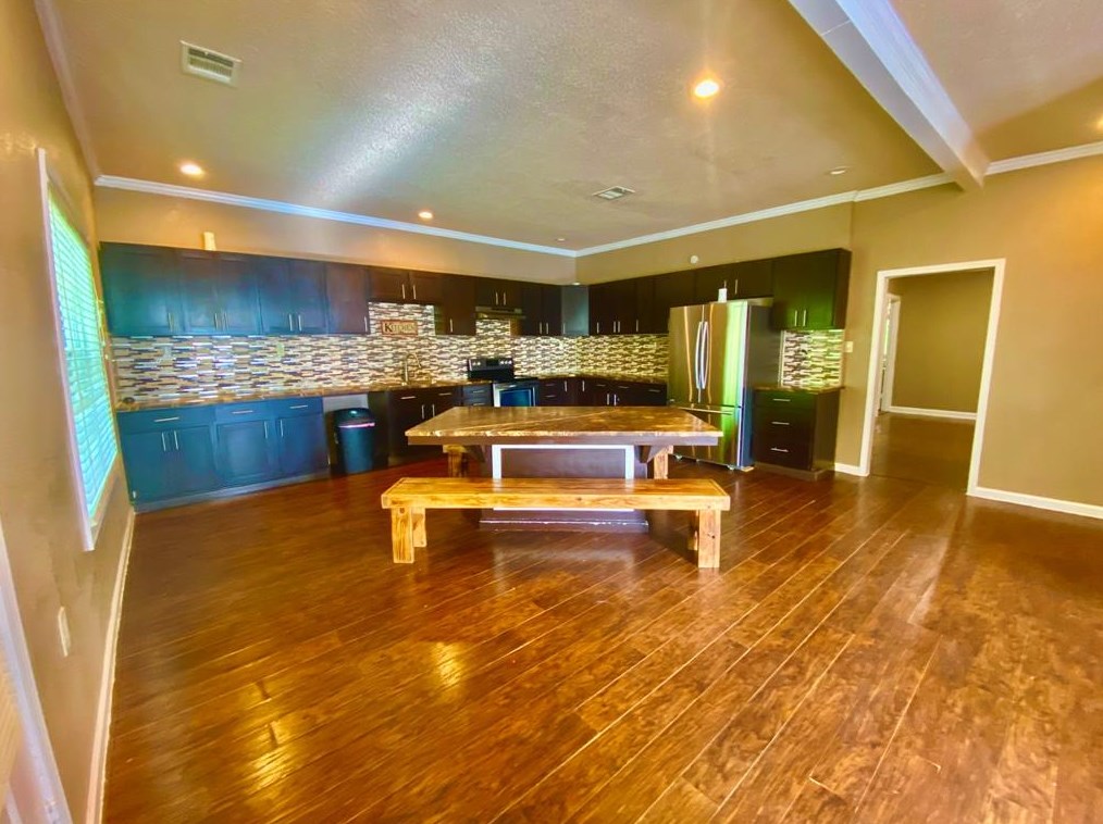 3221 Illinois St, Baytown, TX 77520-5919