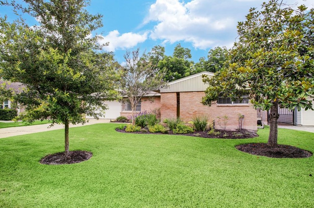4534 Kingfisher Dr, Houston, TX 77035-5129