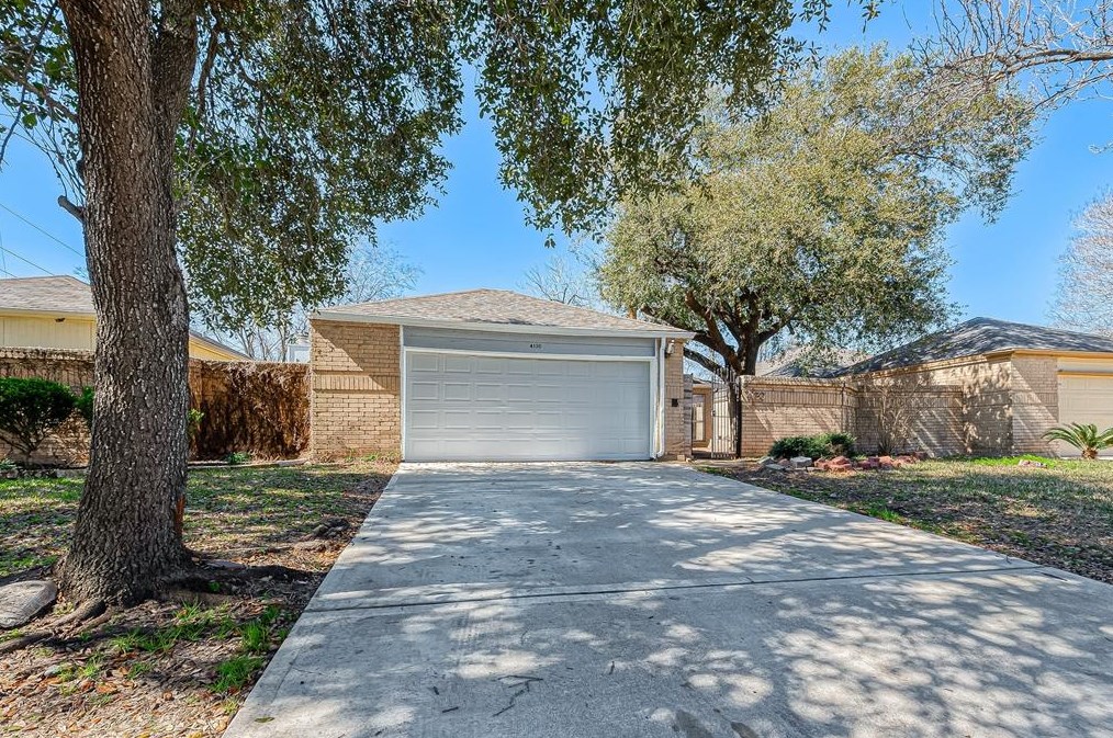 4130 Summit Valley Dr, Houston, TX 77082