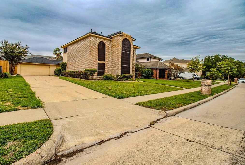 1914 Hickory Lawn Dr, Houston, TX 77077