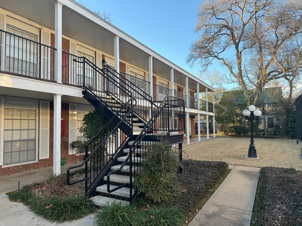 401 E Main St #8, Brenham, TX 77833