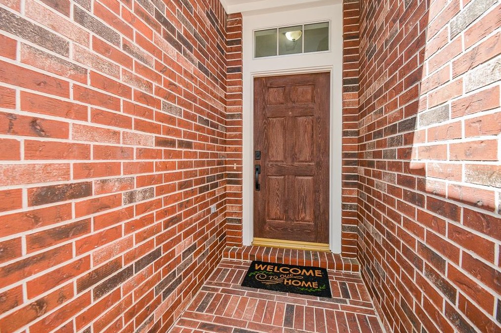 3815 Summerfield Dr, Pearland, TX 77584-5940