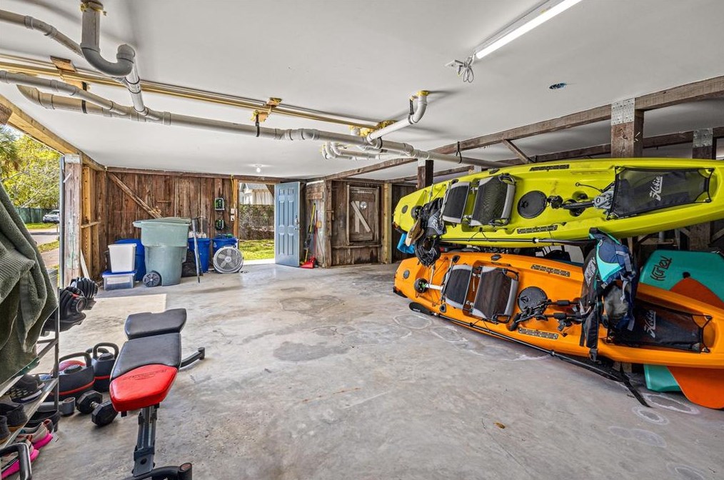 1517 33 St, Galveston TX 77550-6832 exterior