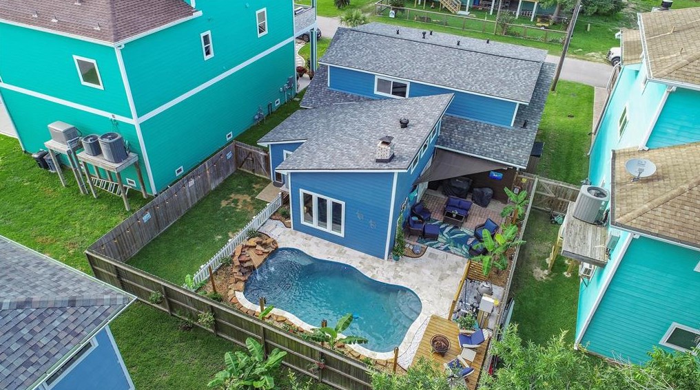 1017 Forest Rd, Kemah, TX 77565