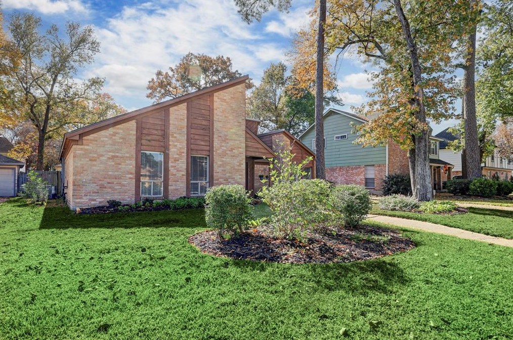 5618 Enchanted Timbers Dr, Humble, TX 77346
