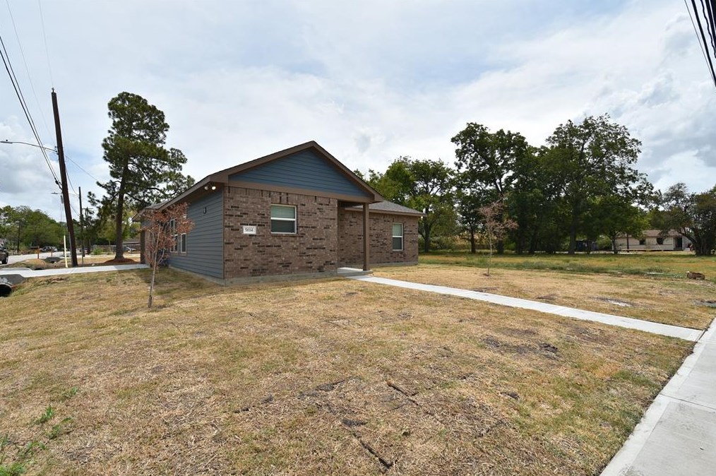 5614 Wayside Dr, Houston, TX 77028-5268