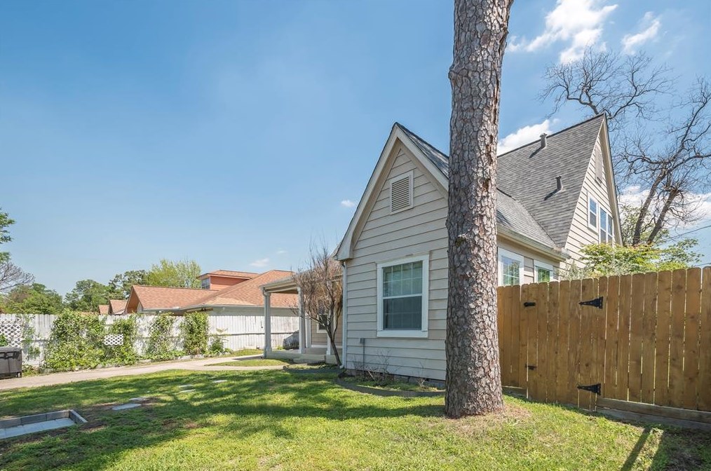 1109 Dismuke St, Houston, TX 77023