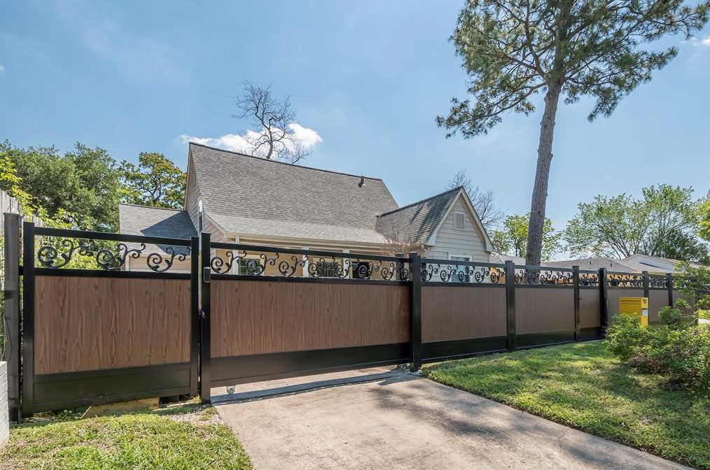 1109 Dismuke St, Houston TX  77023-3303 exterior