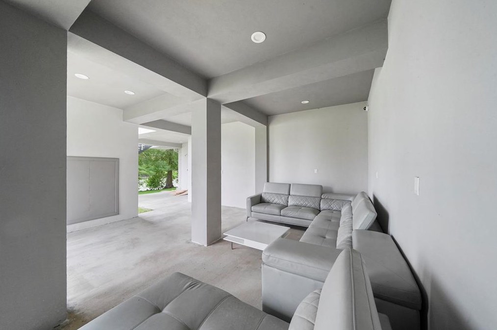 18658 Martinique Dr, Houston TX  77058-4217 exterior