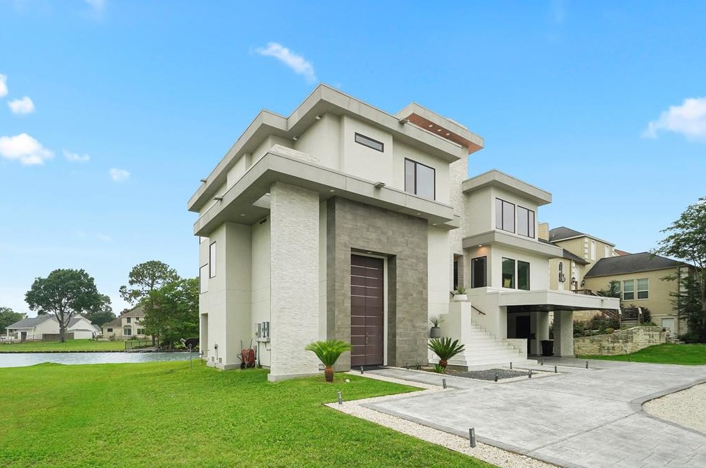 18658 Martinique Dr, Houston TX  77058-4217 exterior