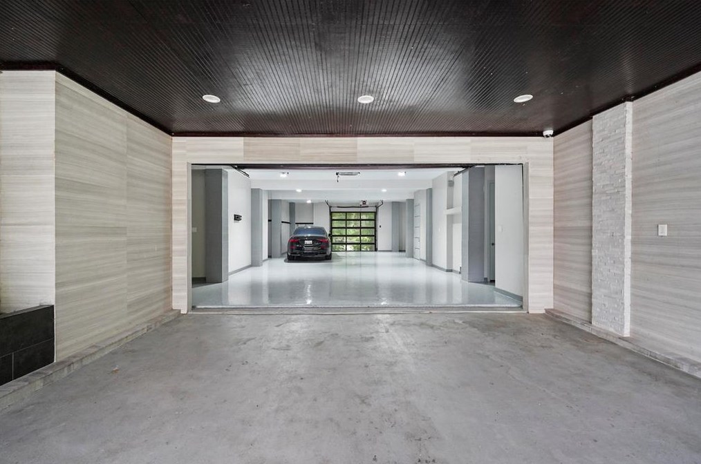 18658 Martinique Dr, Houston TX  77058-4217 exterior