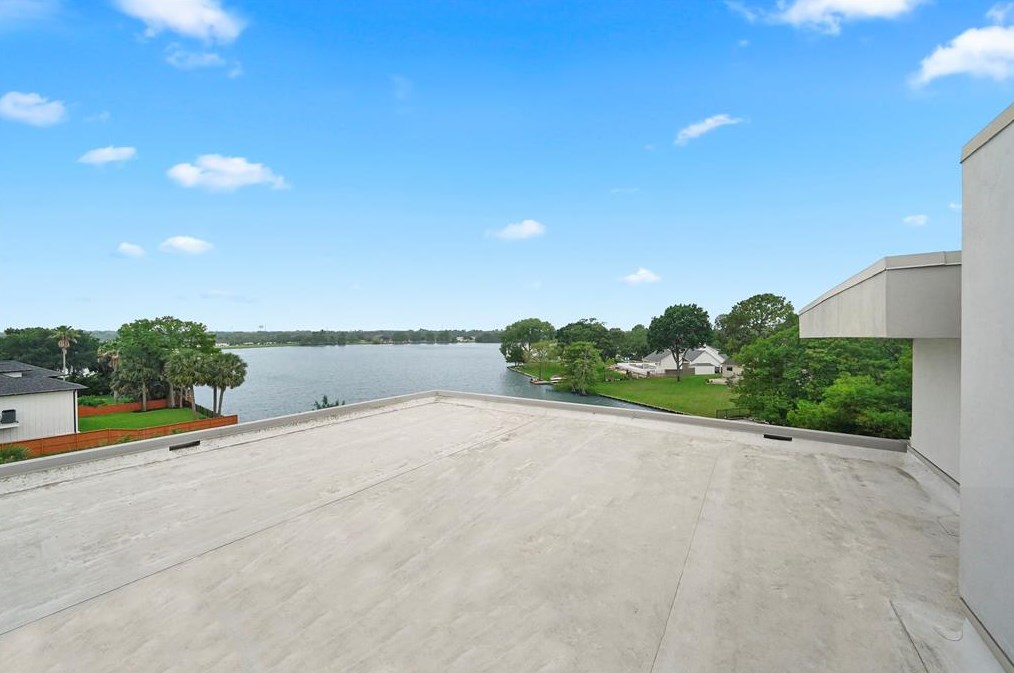 18658 Martinique Dr, Houston TX  77058-4217 exterior