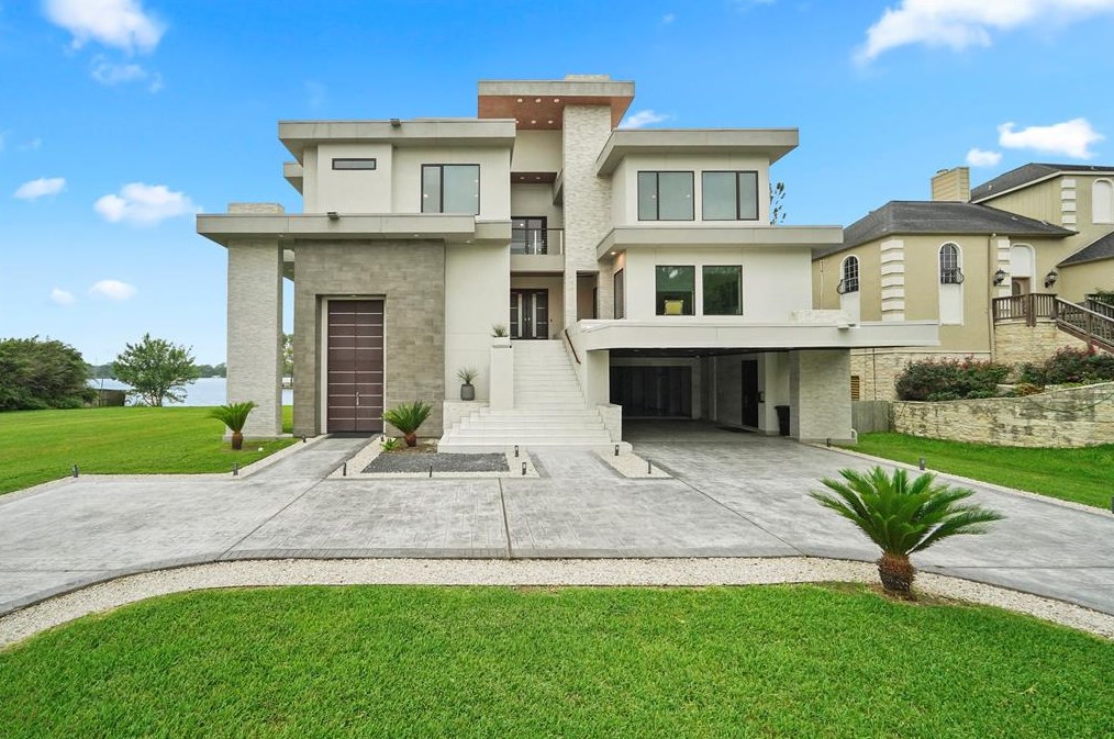 18658 Martinique Dr, Houston TX  77058-4217 exterior