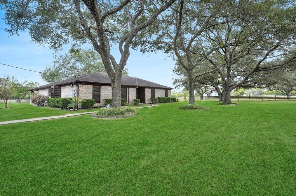 14099 County Road 282, Alvin, TX 77511