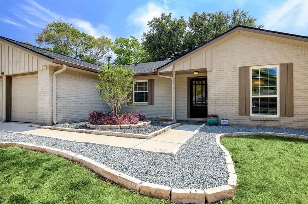 5019 Kingfisher Dr, Houston, TX 77035-3122