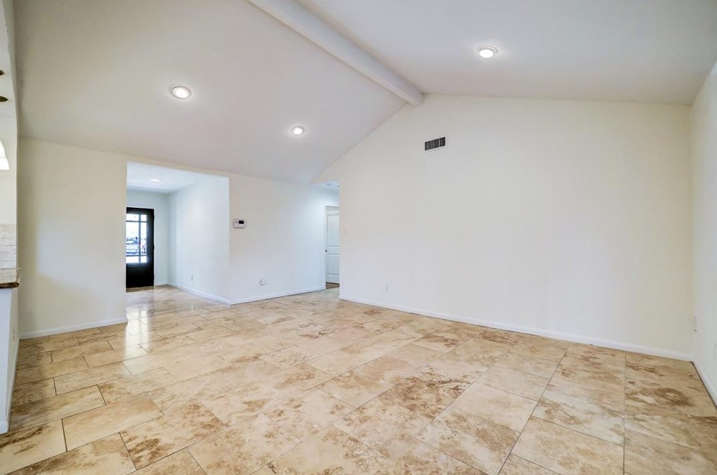 5019 Kingfisher Dr, Houston TX  77035-3122 exterior