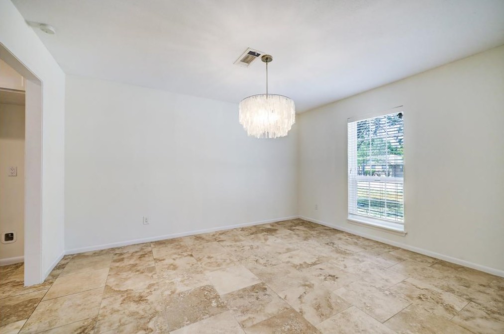 5019 Kingfisher Dr, Houston TX  77035-3122 exterior